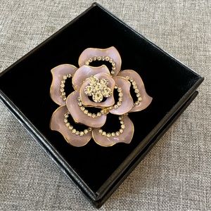Flower brooch / pin in gold and lavender